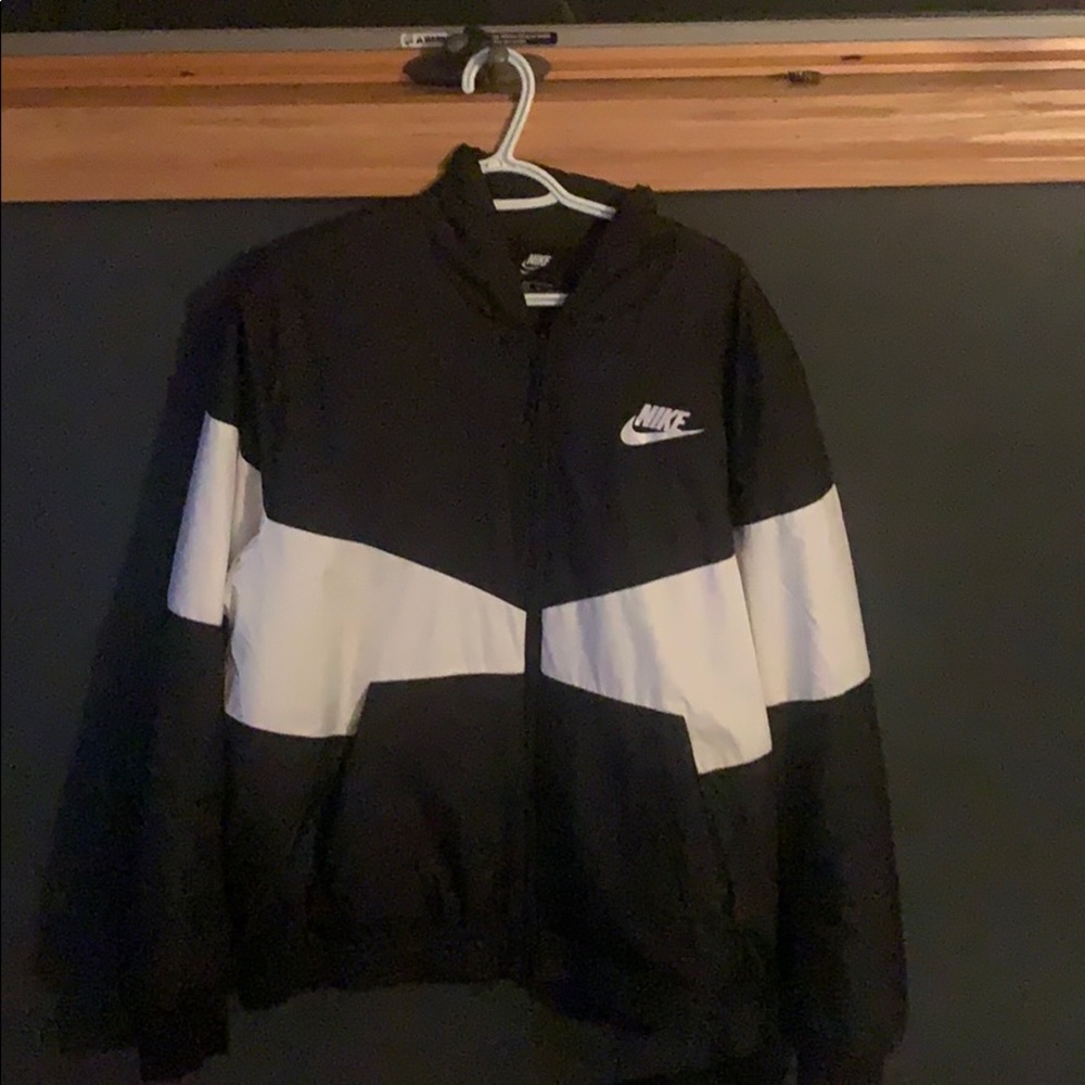 Nike windbreaker jacket (no hood)